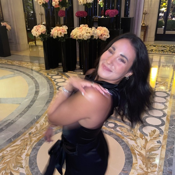 Meet your Posher, Lia - Picture 1 of 8